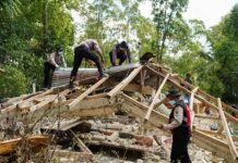 51 killed, 5,000 evacuated after 7.7-magnitude earthquake hits eastern Indonesia